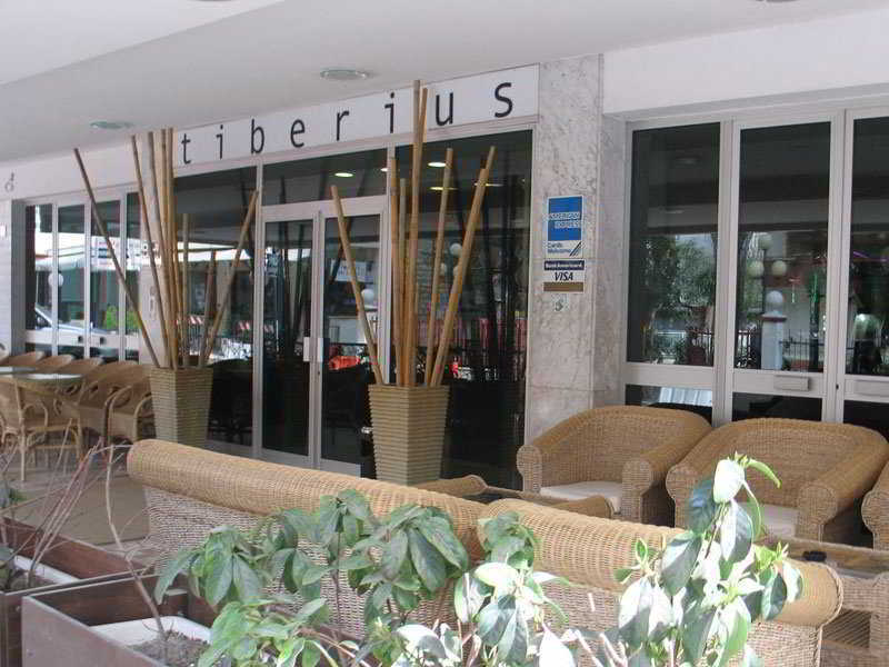 Hotel Tiberius Rimini Bagian luar foto